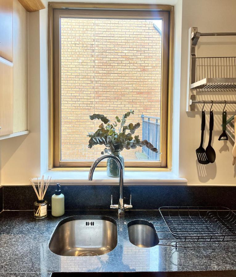 Spacious Mews Apartment, Clapham ลอนดอน ภายนอก รูปภาพ